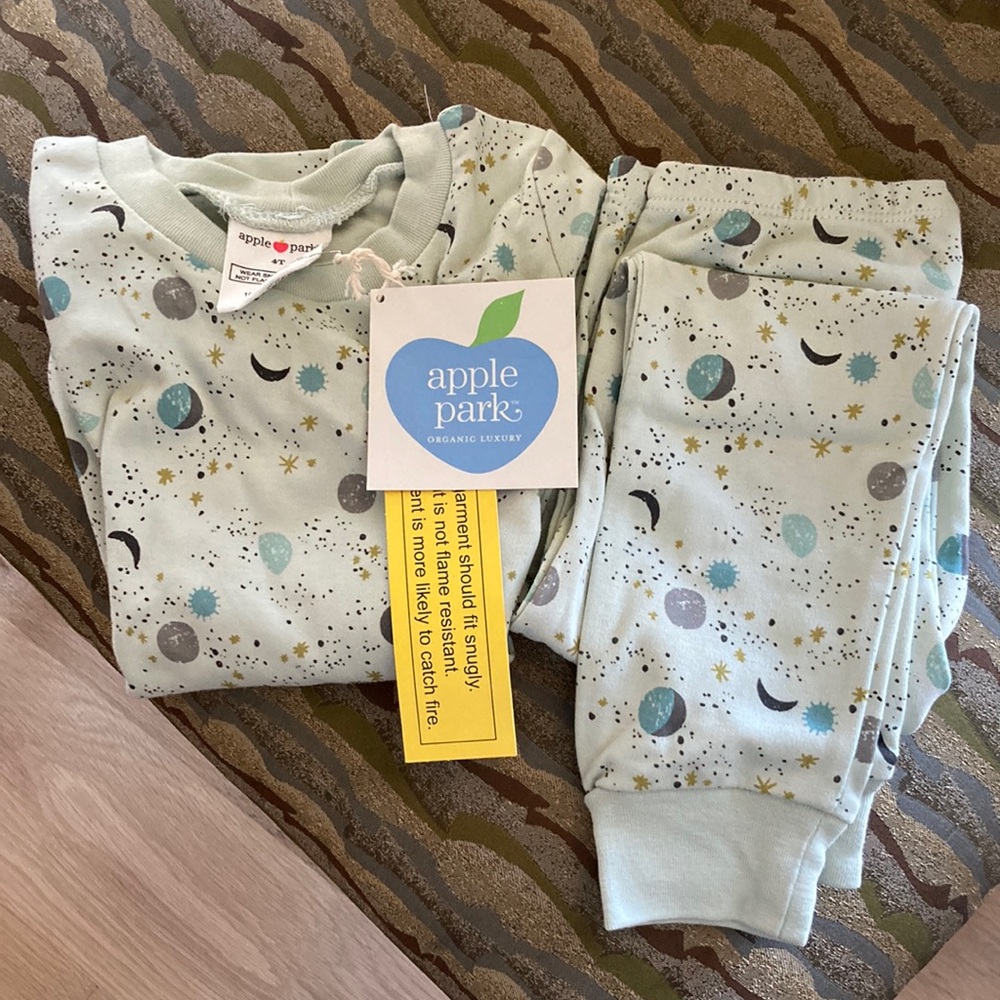 Apple Park pajamas size 4T